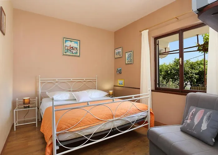 With Parking Space Seget Vranjica, - 11273 Appartement